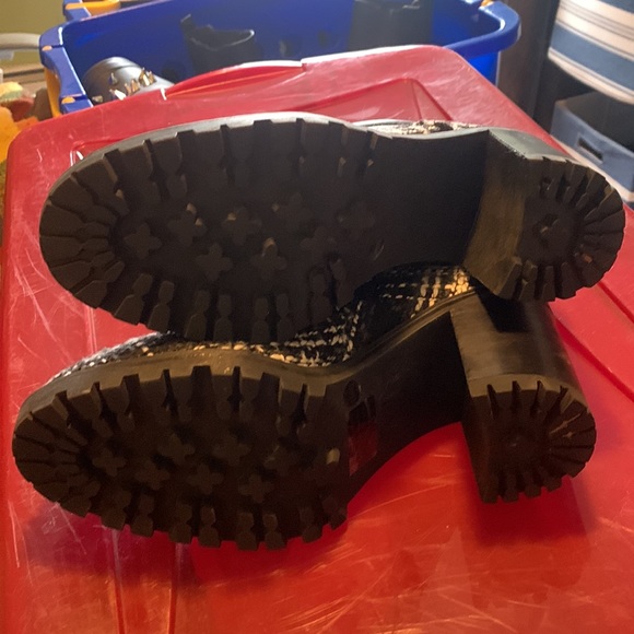 J-Lo Georgia Tweed Side Zip Bootie size 9 - Picture 4 of 5